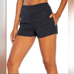 🎅💙 🟦 Leopard print workout shorts NWT